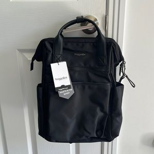 Baggallini Soho Black Backpack 🎒